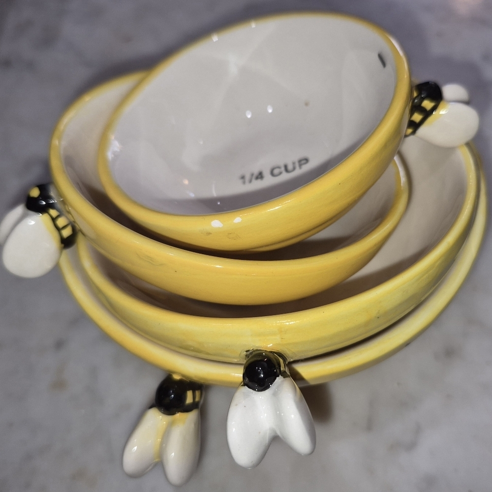 Bee Measuring Cups - Picture 3 of 5